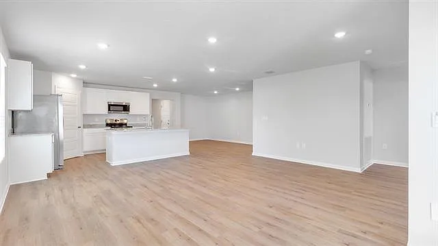 82 Haley Dr — Photo 3