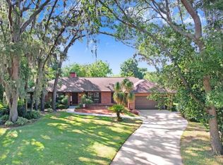 1111 Oakridge Manor Dr, Brandon, FL 33511