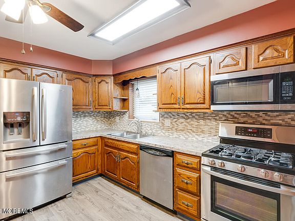 4th image of 319 Savannah Road