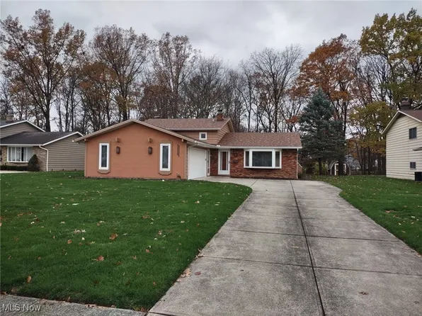 8654 Courtland Dr, Strongsville, OH 44149