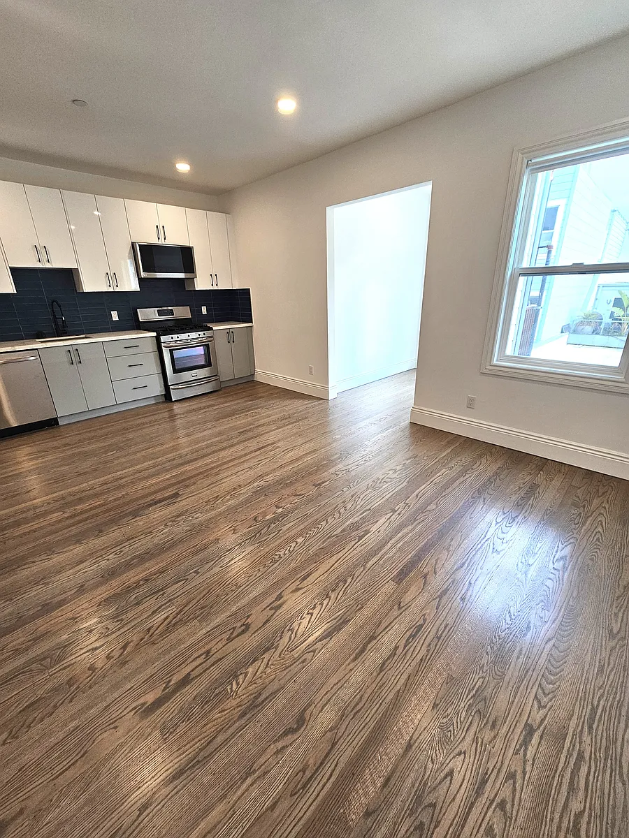 Building Photo - 453 Tehama St #C