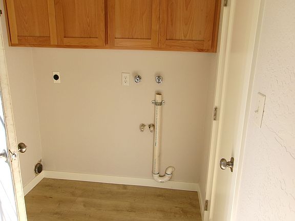 4th image of 317 Bessie St #317