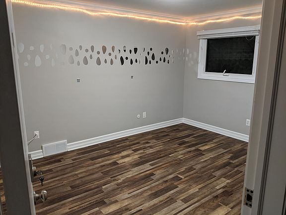 4th image of 3121 Linwood Ave #1