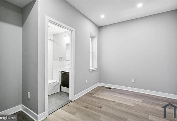 5th image of 892 N 42nd St #1