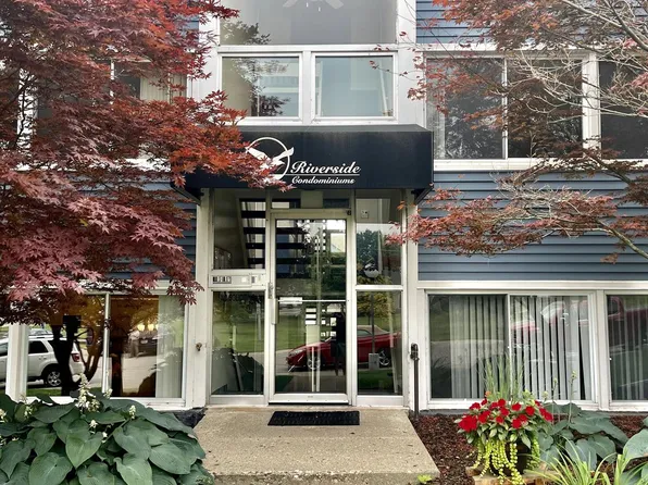2419 Riverside Dr APT 205, Trenton, MI 48183