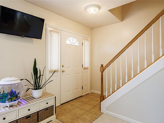 4th image of 125 Creston Ct