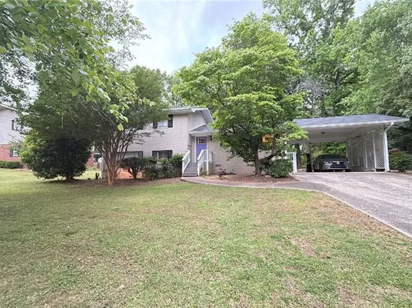 2761 Whisper Ct, Douglasville, GA 30135