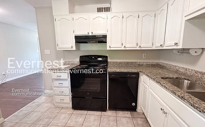 200 Woodward Dr — Photo 8