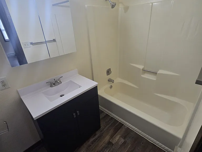 906 Hill St #109 — Photo 14