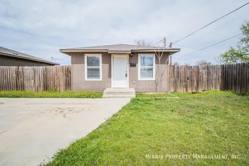 300 E Lynn St Photo 1