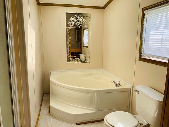 4th image of 306 Hunt Club Dr