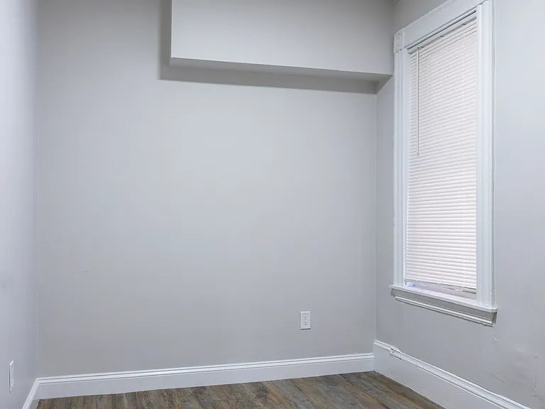 626 E 6th St #3 — Photo 3