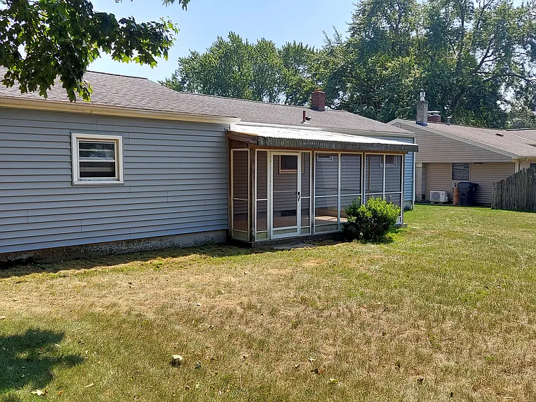 105 Hanover St — Photo 21
