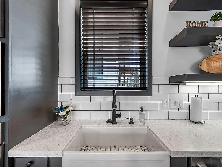 5802 Kansas St — Photo 12
