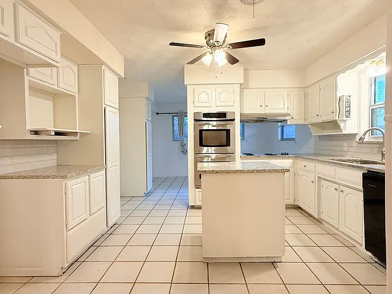 612 Hillview Dr — Photo 4