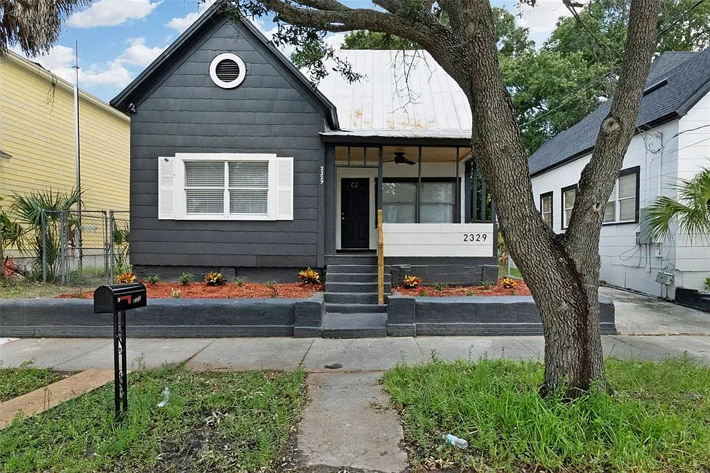 3 bed, 2.0 bath, 1088 sqft, $2,800 — Photo 2