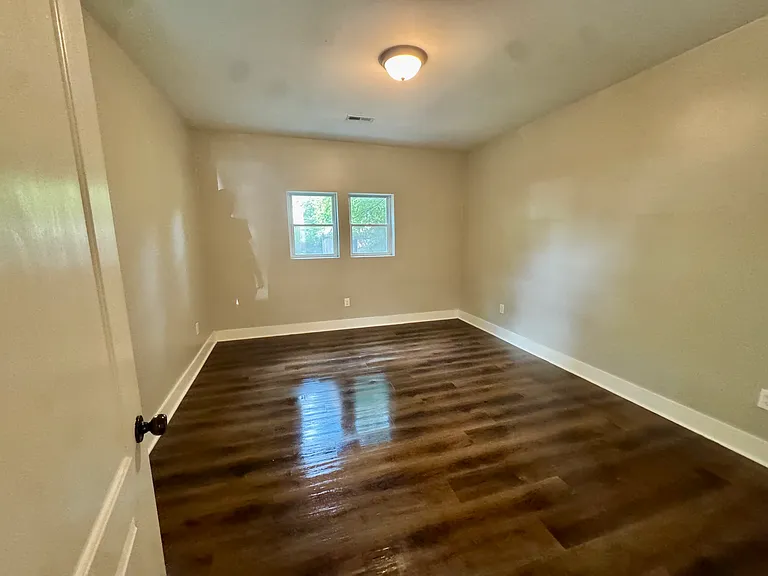 636 N Moore Rd — Photo 10