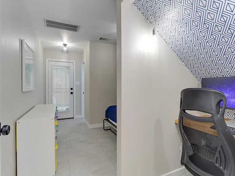 1706 Tuam St #C — Photo 23