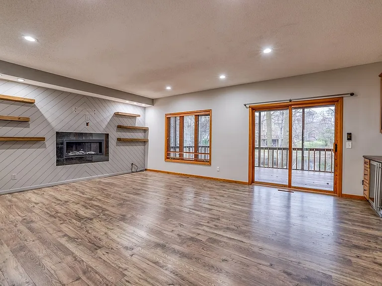 7123 Yorktown Ln N — Photo 1