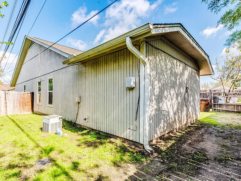 1110 Hyridge St — Photo 19
