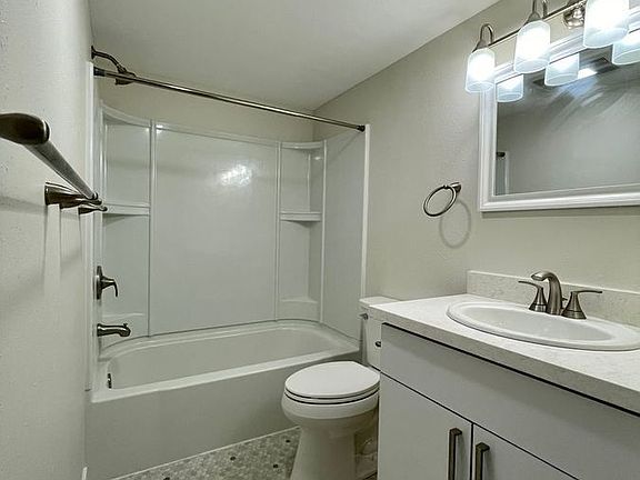 4th image of 1009B NE Ravenna Blvd