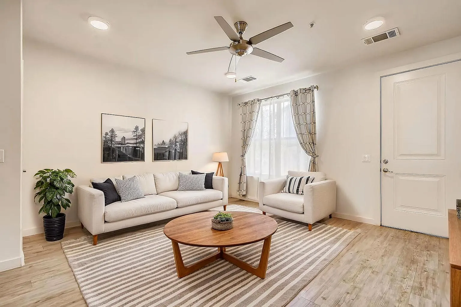 2 bed, 2.5 bath, 1220 sqft, $1,850 — Photo 2