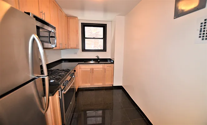 Rented by Manhattan Realty Group | media 5