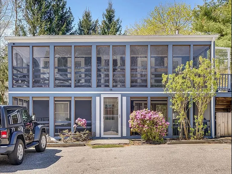 13 Carll Ave #2 — Photo 1