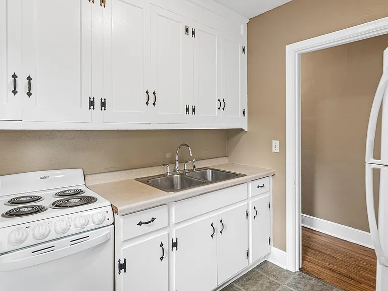 1759 Pleasant St #1 — Photo 4