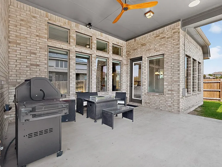 2433 La Mirada St — Photo 19