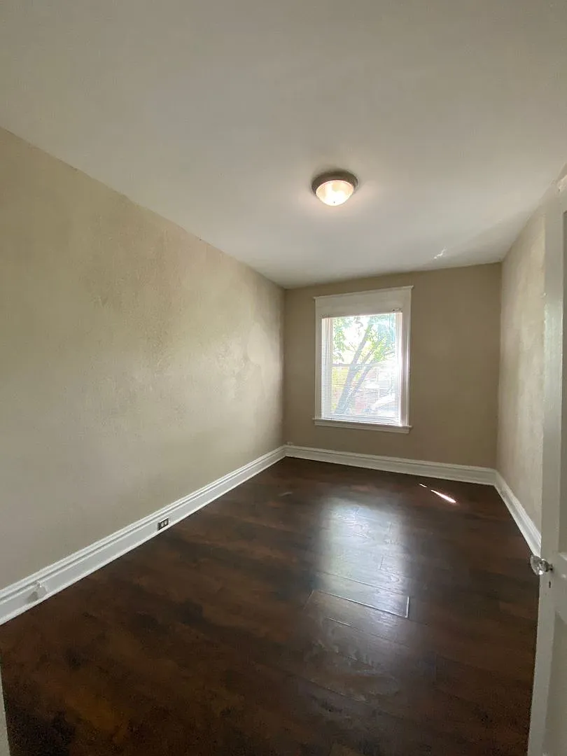 Spacious 4 Bed 2 Bath House! — Photo 4