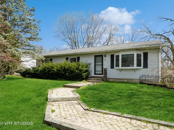 6324 Hillcrest Rd, Cary, IL 60013