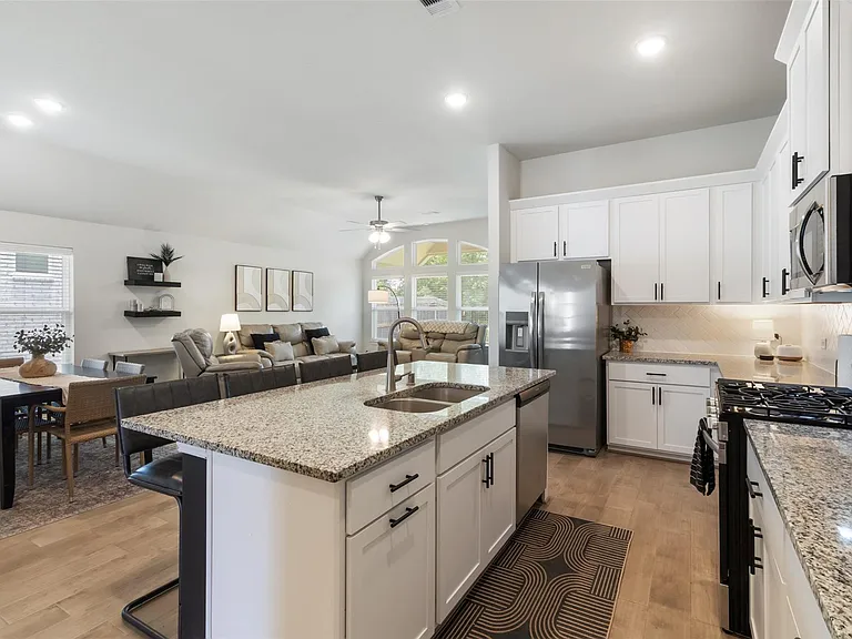 1262 Gainesville Dr — Photo 15