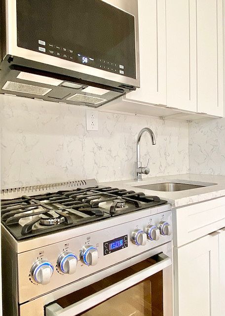 2nd image of 2100 Beekman Pl #6B