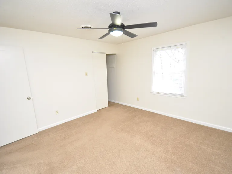 1260 Donaldson Ct — Photo 18