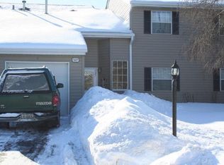 527 E Shag Bark Ln APT A, Streamwood, IL 60107