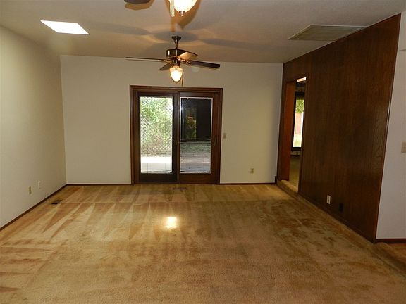 2nd image of 516 N Oak Ave