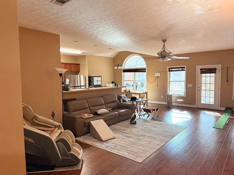 686 Kalypso Cir — Photo 4