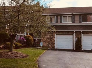 5 Tor Pl, Hopatcong, NJ 07843