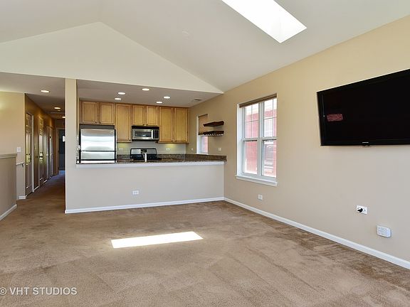 4th image of 1111 N Crosby St #37C