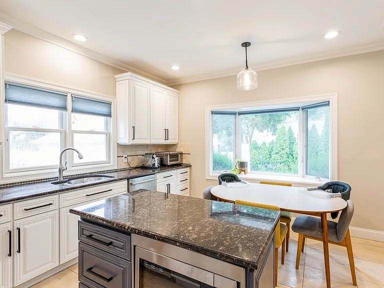 20 Holland Ave — Photo 10