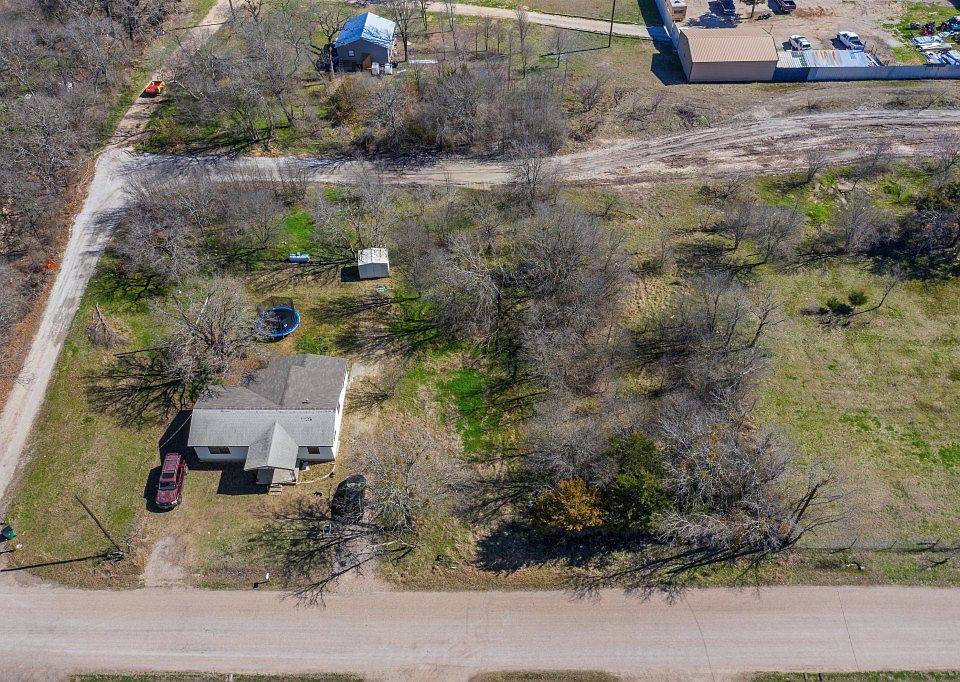 2nd image of Oakdale Dr
