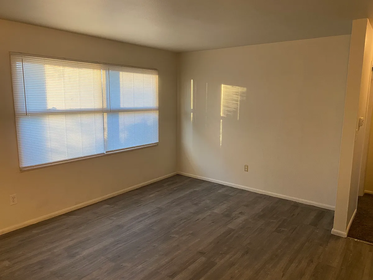 Building Photo - 203 N Meade Ave #2