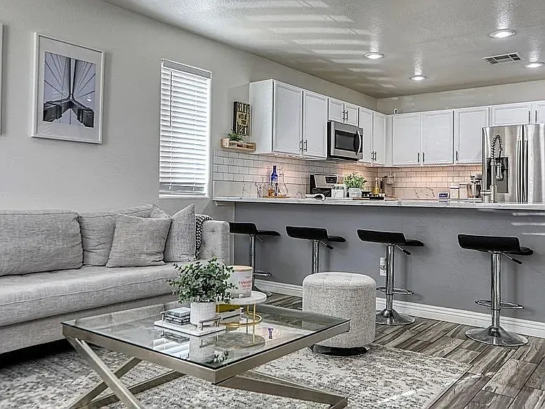6080 Saint Petersburg Dr — Photo 10