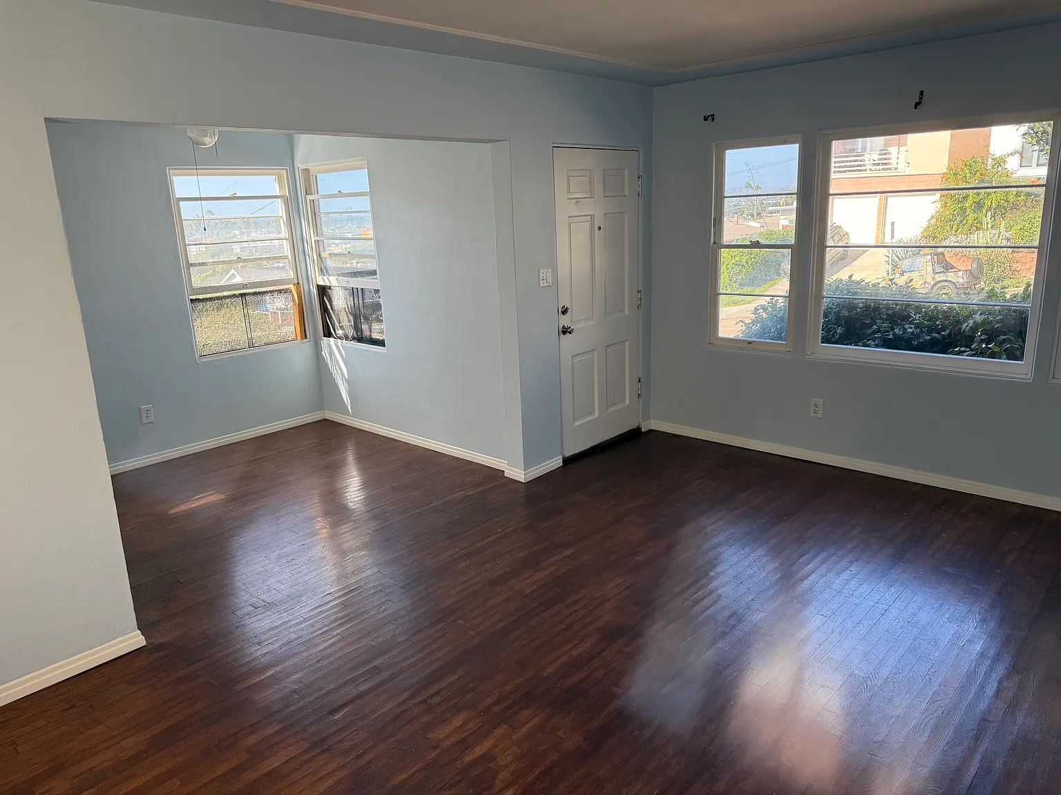 2 bed, 750 sqft, $3,450 — Photo 3