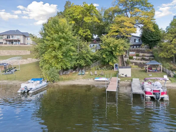 4475 Harp Dr, Linden, MI 48451