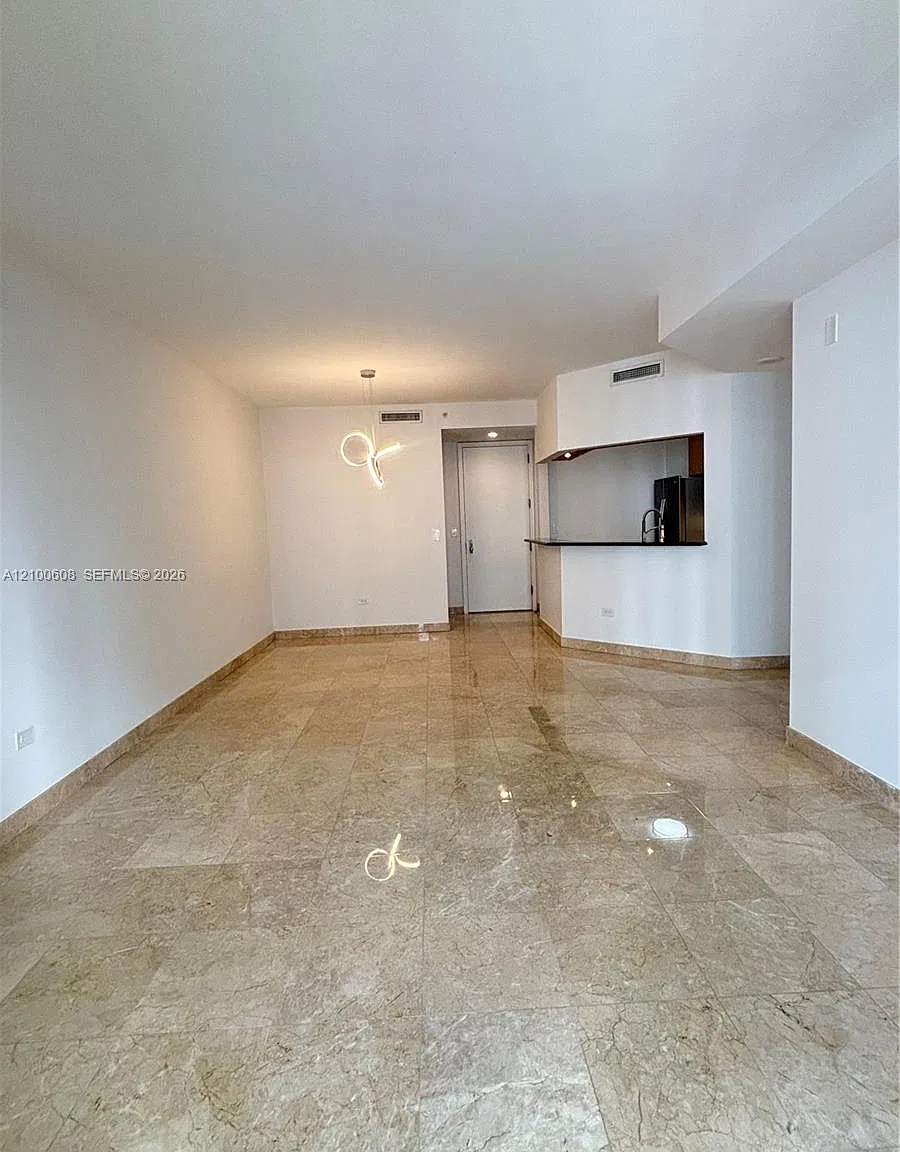 Courts Brickell Key Condo — Photo 2