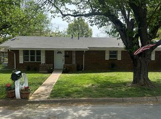 1207 Pebble St, Bowie, TX 76230