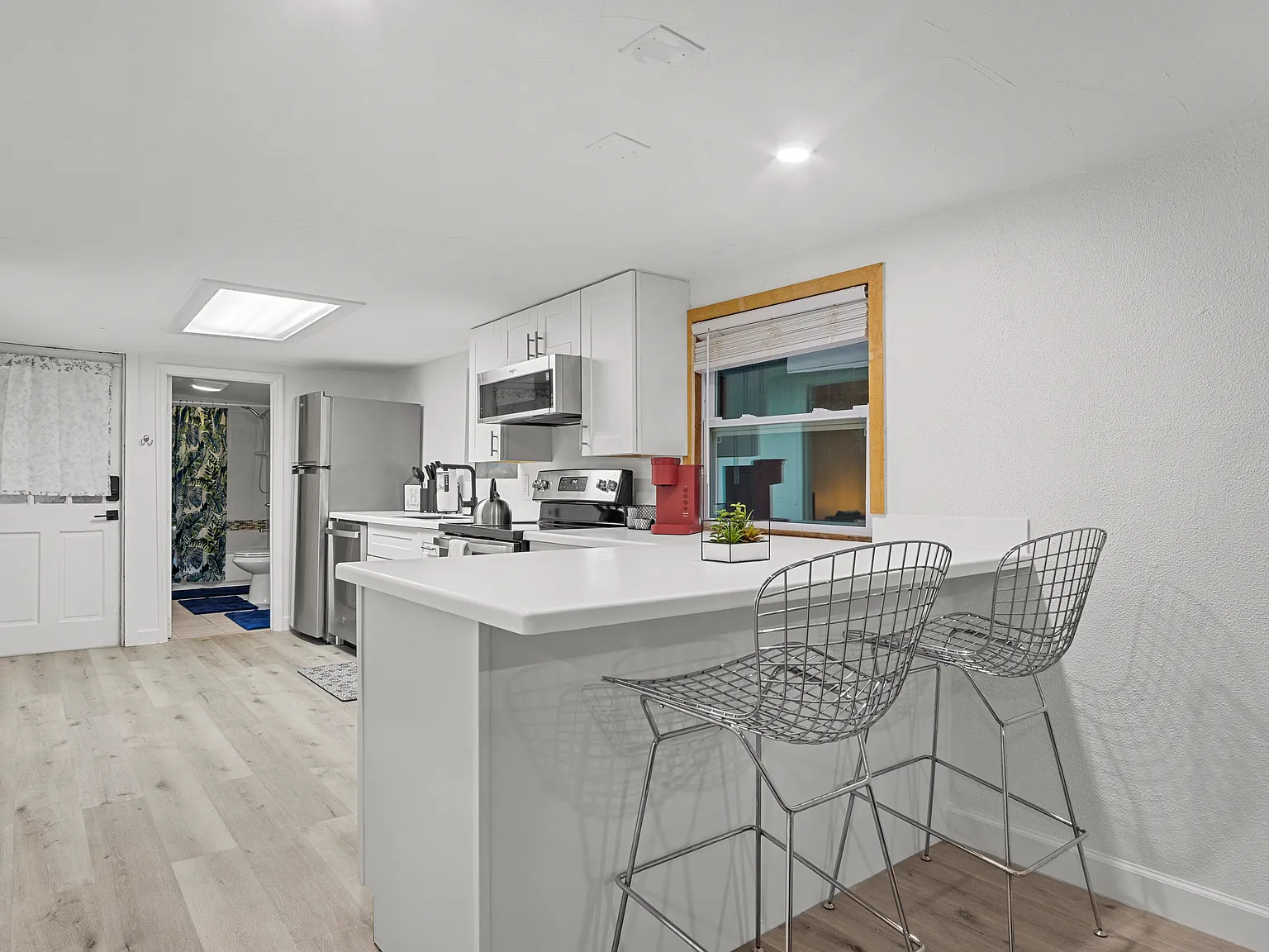 1 bed, 734 sqft, $2,000 — Photo 2