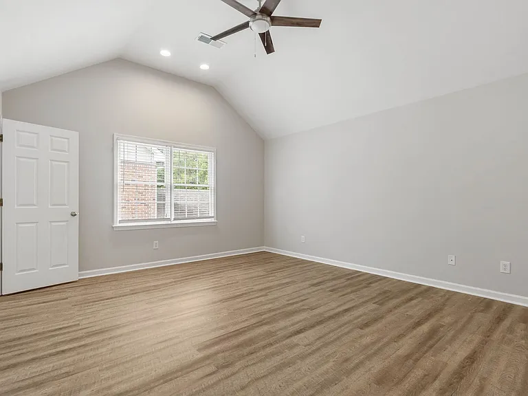 2031 Stone Brook Dr — Photo 26